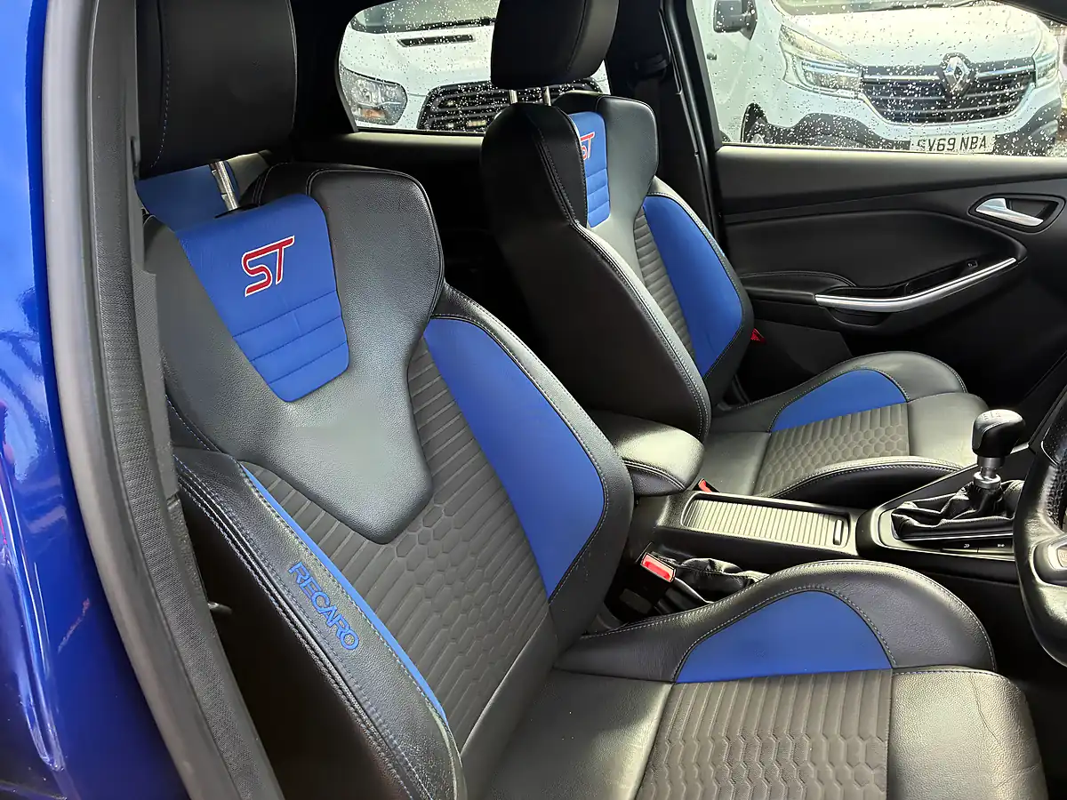 Used 2016 Ford Focus ST-2 Blue - Interior and Exterior details 7
