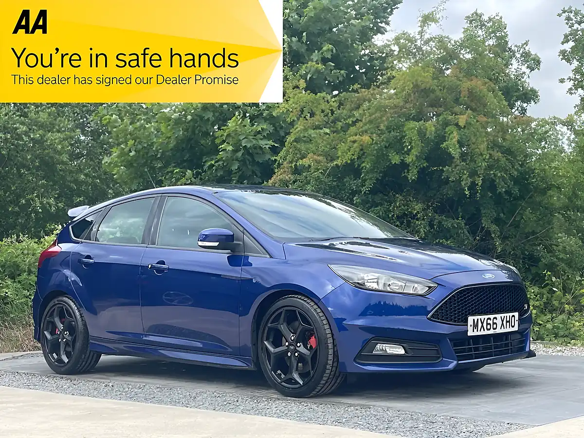 Used 2016 Ford Focus ST-2 Blue - Front View