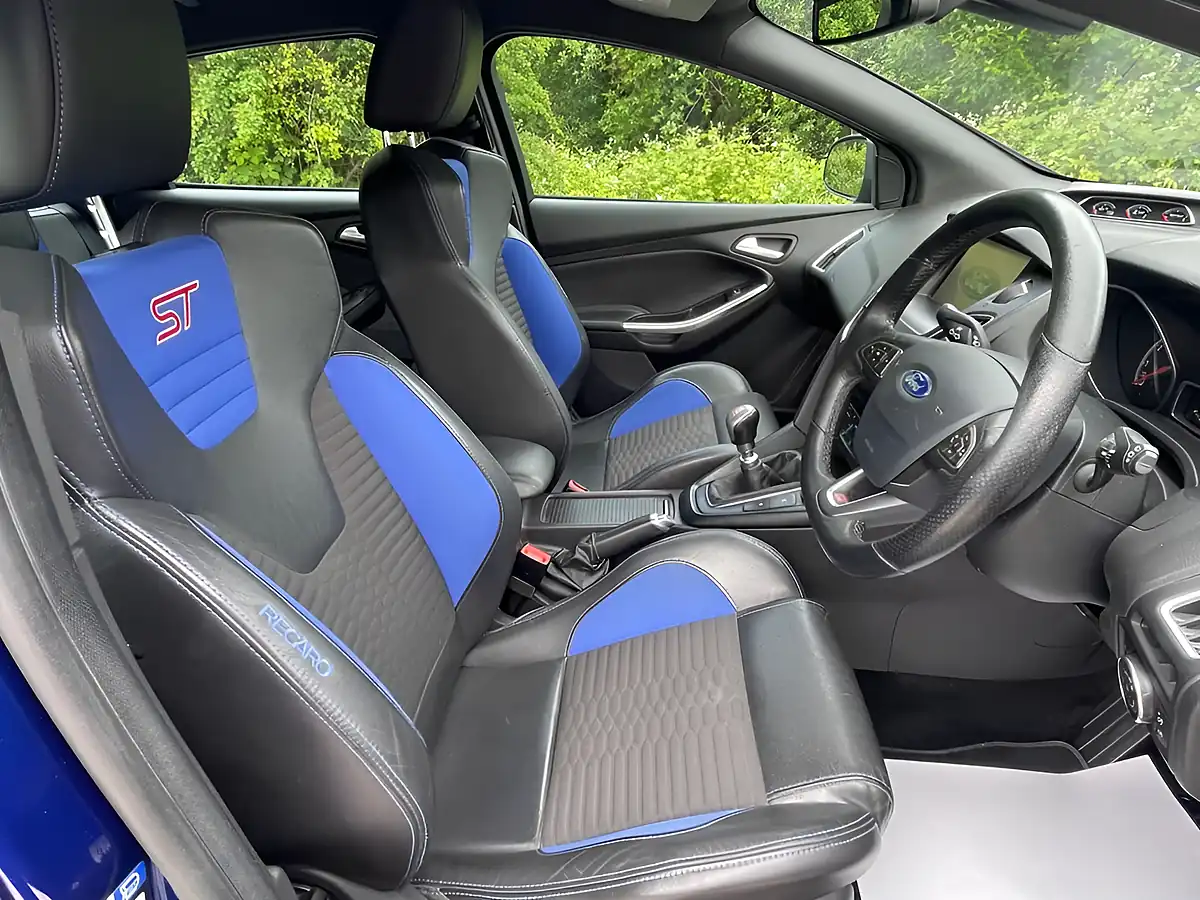 Used 2016 Ford Focus ST-2 Blue - Interior and Exterior details 10