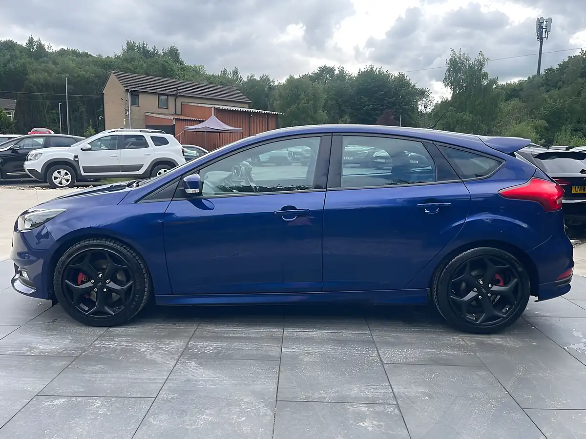 Used 2016 Ford Focus ST-2 Blue - Interior and Exterior details 15