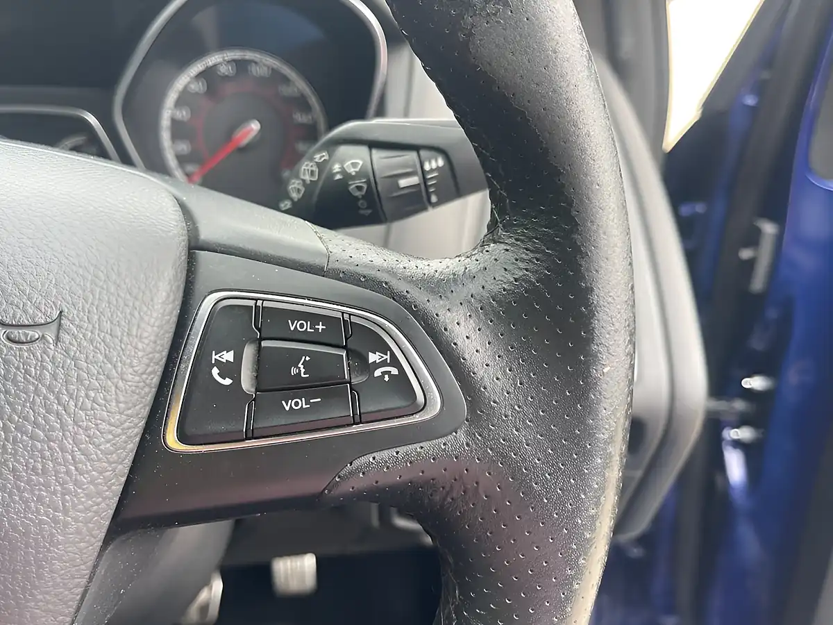 Used 2016 Ford Focus ST-2 Blue - Interior and Exterior details 18