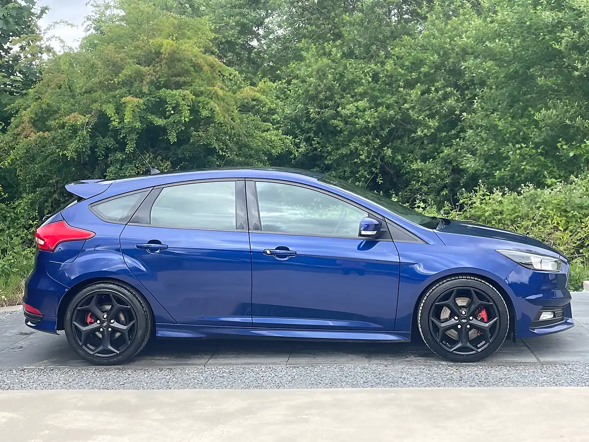 Used 2016 Ford Focus ST-2 Blue - Interior and Exterior details 3