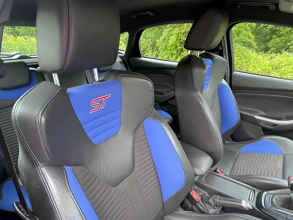 Used 2016 Ford Focus ST-2 Blue - Interior and Exterior details 4