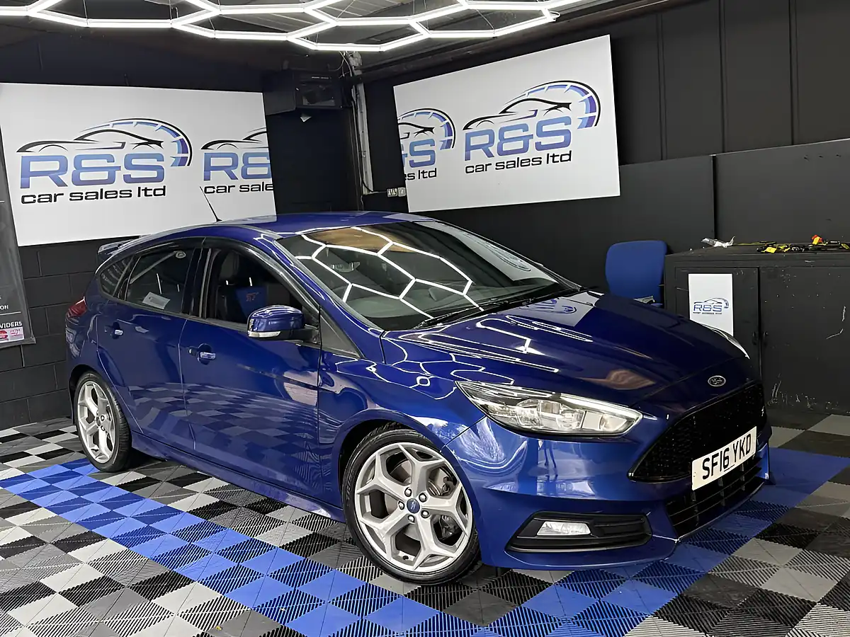 Used 2016 Ford Focus ST-2 Blue - Front View