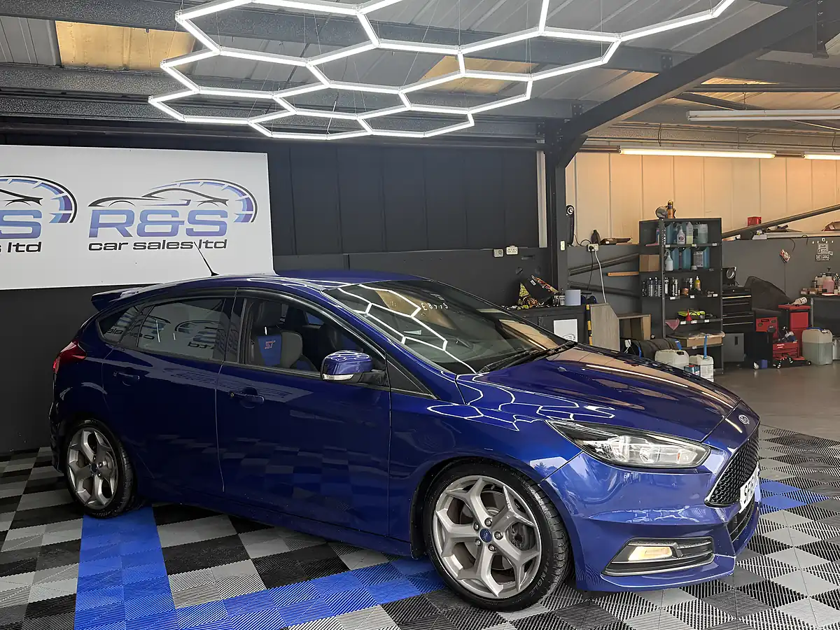 Used 2016 Ford Focus ST-2 Blue - Interior and Exterior details 11