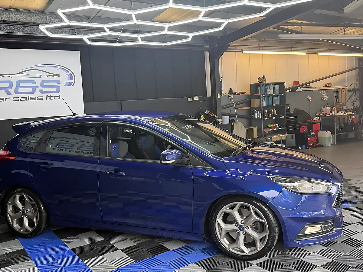 Used 2016 Ford Focus ST-2 Blue - Interior and Exterior details 13