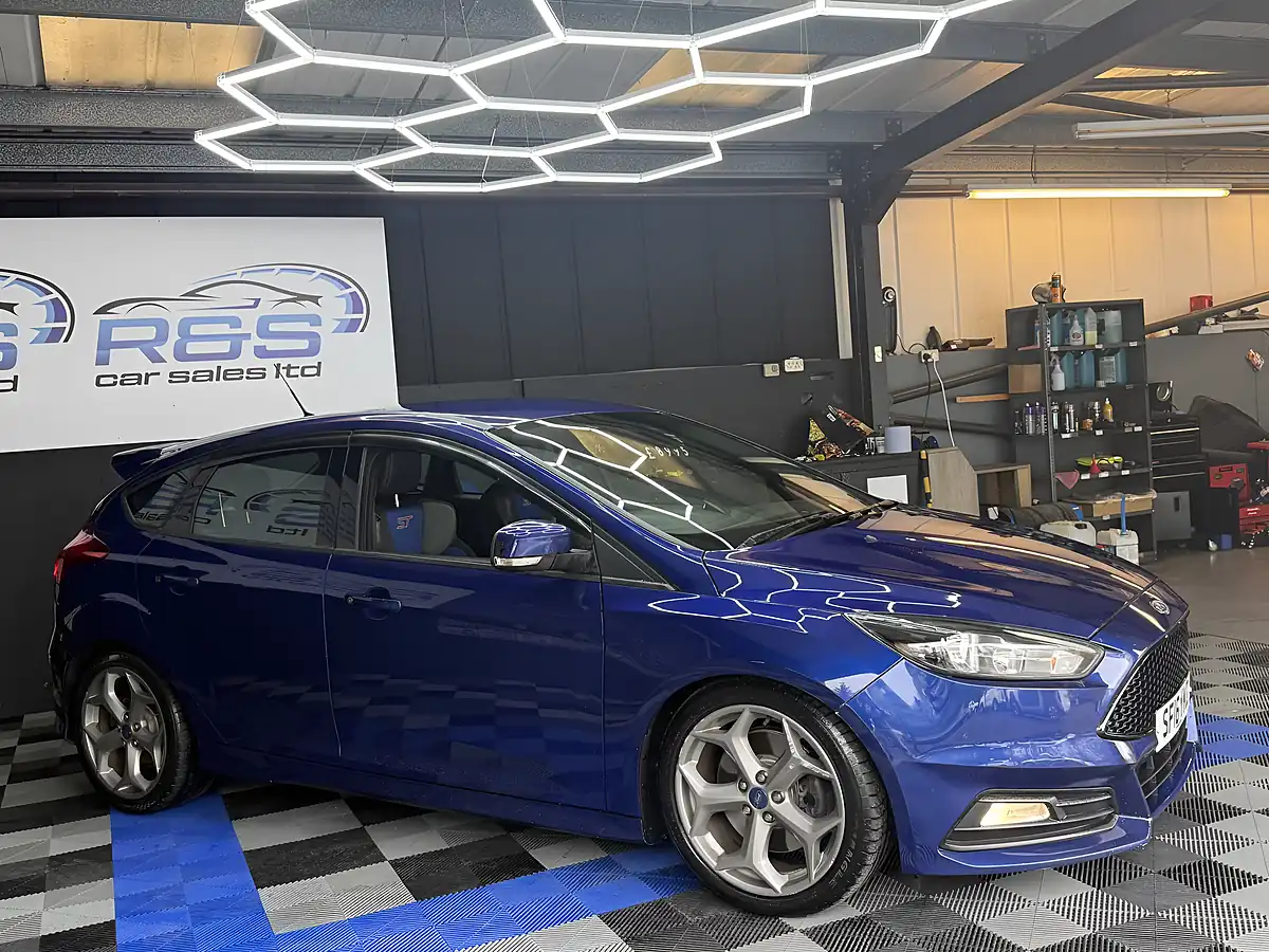 Used 2016 Ford Focus ST-2 Blue - Interior and Exterior details 15