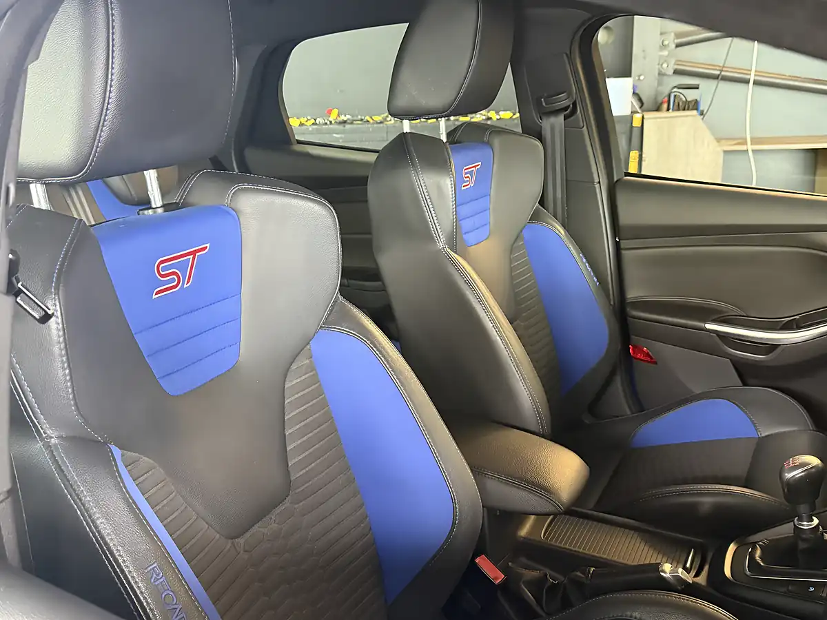 Used 2016 Ford Focus ST-2 Blue - Interior and Exterior details 16