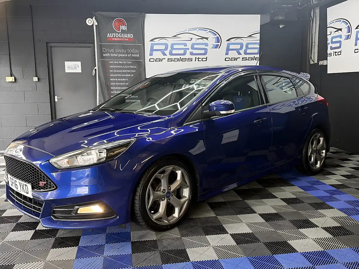 Used 2016 Ford Focus ST-2 Blue - Interior and Exterior details 8