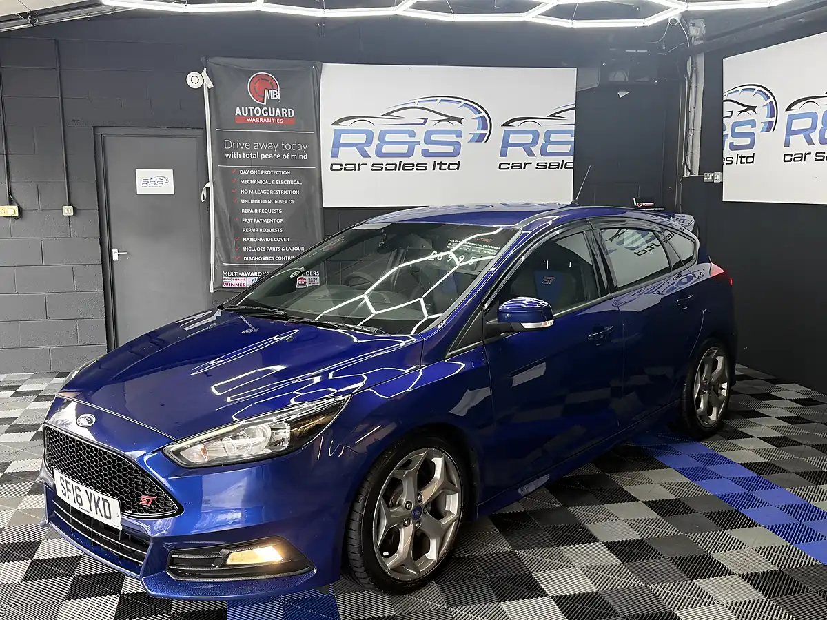 Used 2016 Ford Focus ST-2 Blue - Interior and Exterior details 9