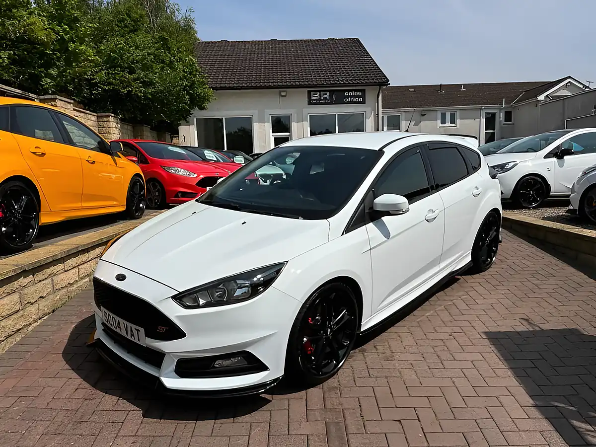 Used 2016 Ford Focus ST-2 White - Front View