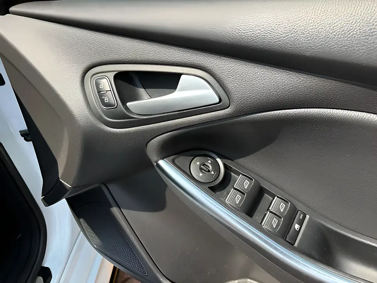 Used 2016 Ford Focus ST-2 White - Interior and Exterior details 15