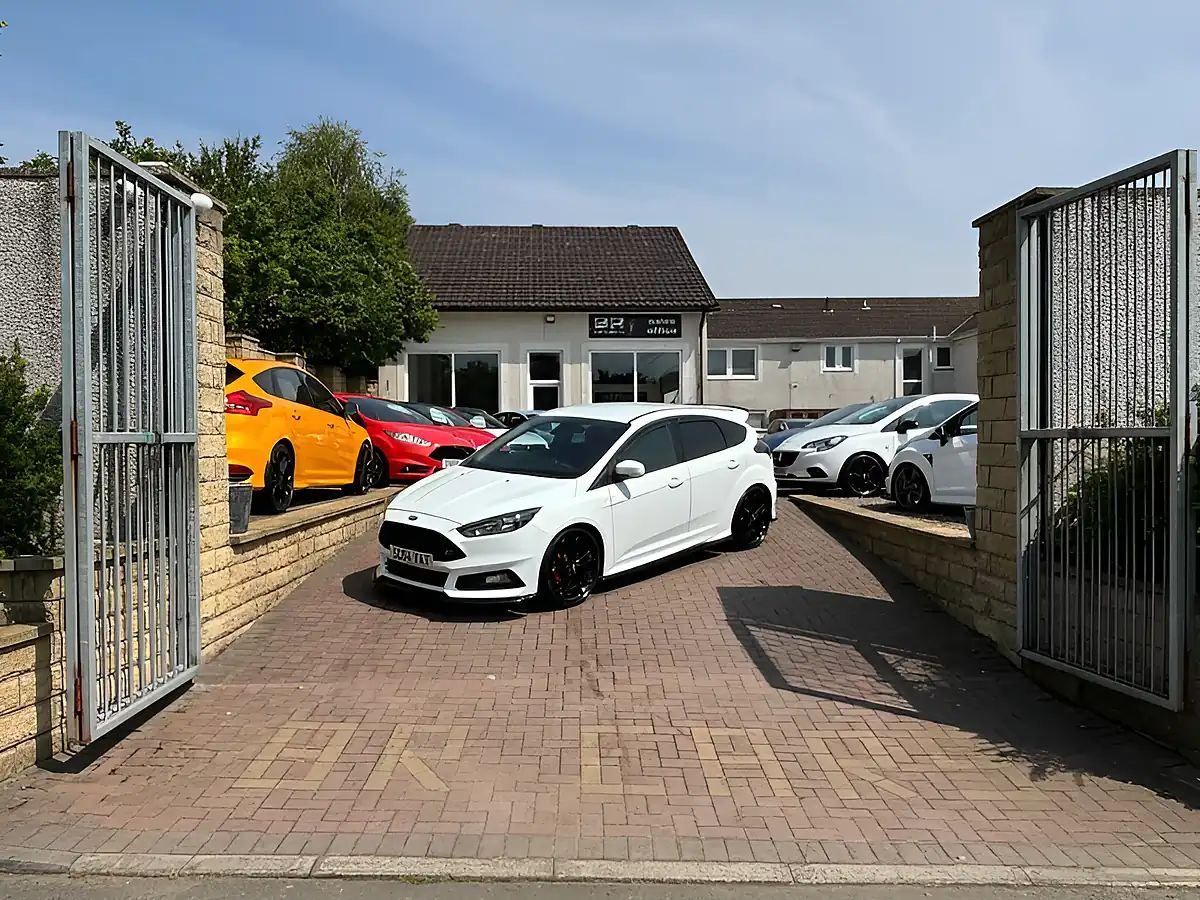 Used 2016 Ford Focus ST-2 White - Interior and Exterior details 3