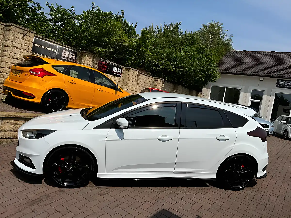 Used 2016 Ford Focus ST-2 White - Interior and Exterior details 6