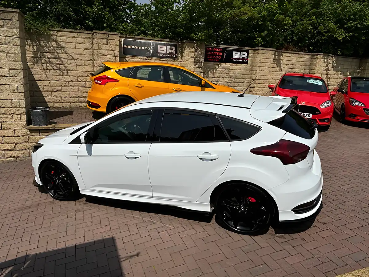 Used 2016 Ford Focus ST-2 White - Interior and Exterior details 7