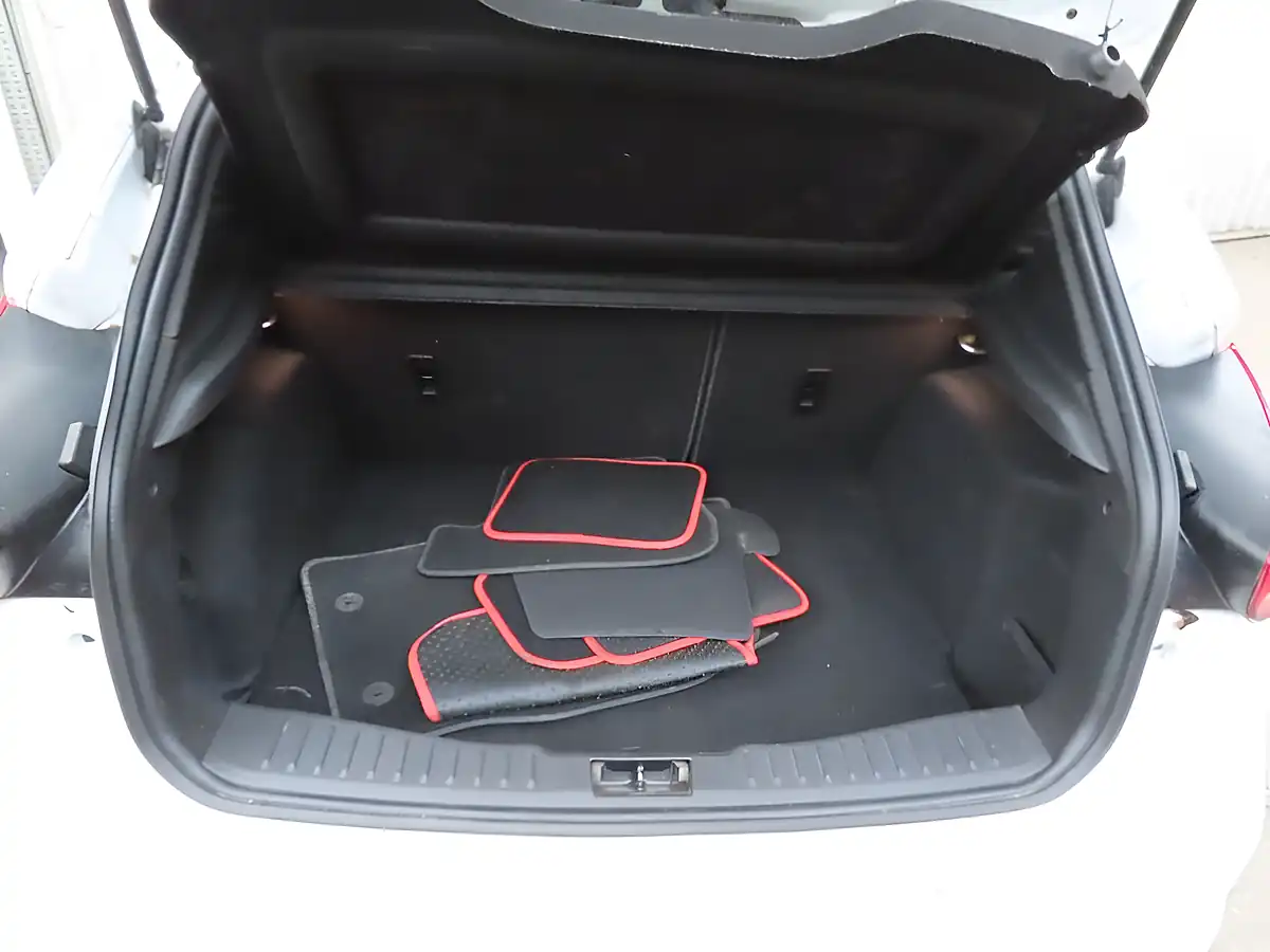 Used 2016 Ford Focus ST-2 White - Interior and Exterior details 11