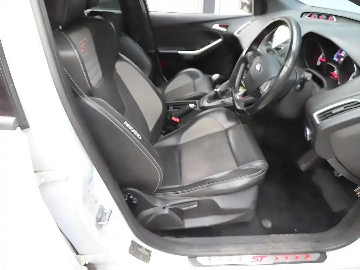 Used 2016 Ford Focus ST-2 White - Interior and Exterior details 5