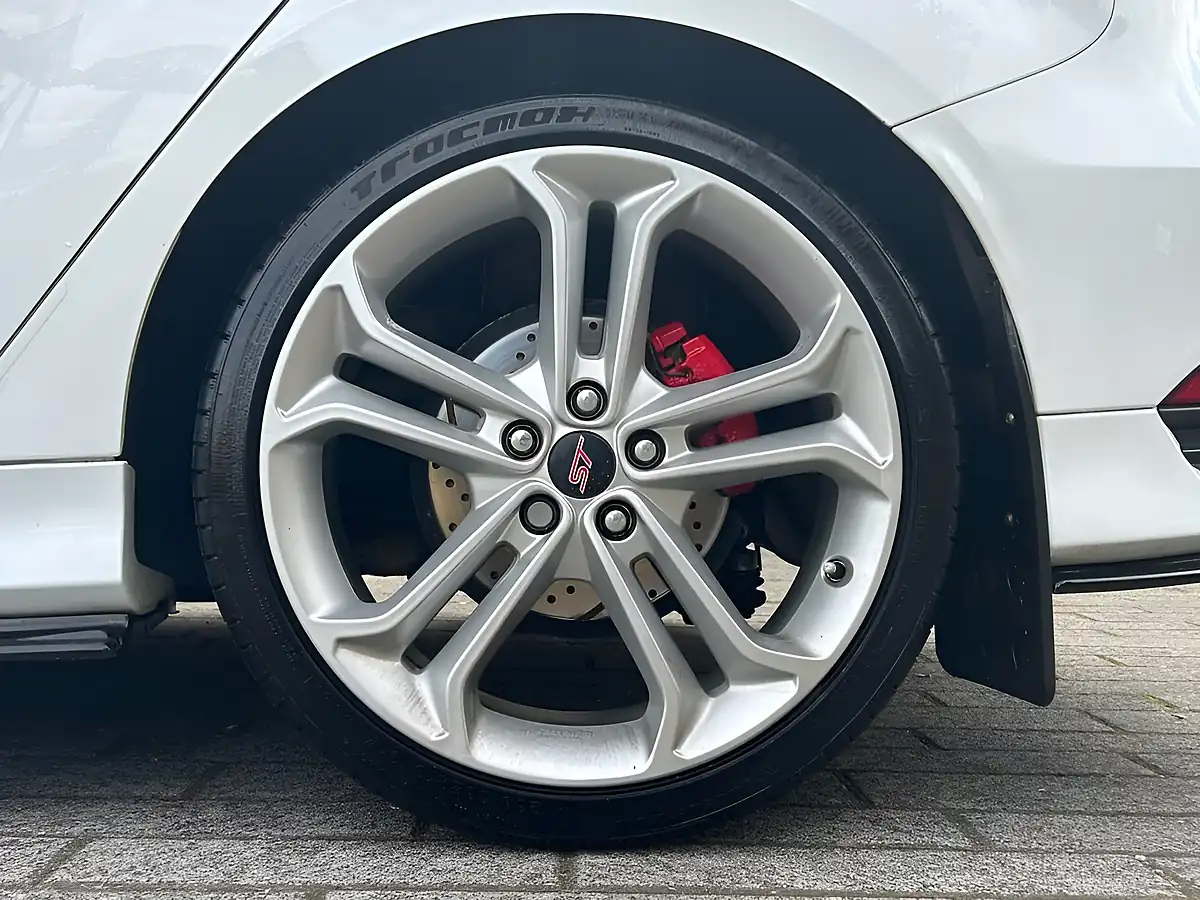 Used 2016 Ford Focus ST-2 White - Interior and Exterior details 20