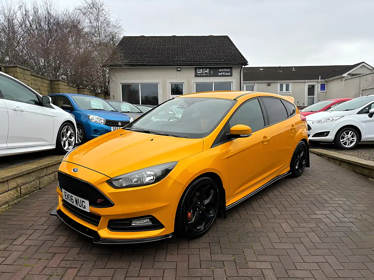 Used 2016 Ford Focus ST-2 Yellow - Front View