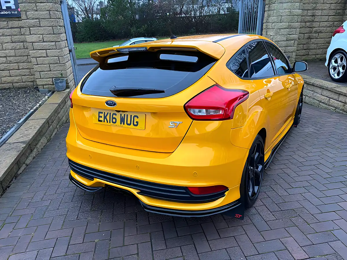 Used 2016 Ford Focus ST-2 Yellow - Interior and Exterior details 10