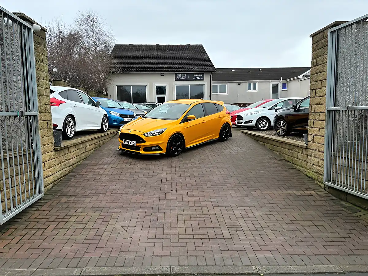 Used 2016 Ford Focus ST-2 Yellow - Interior and Exterior details 3