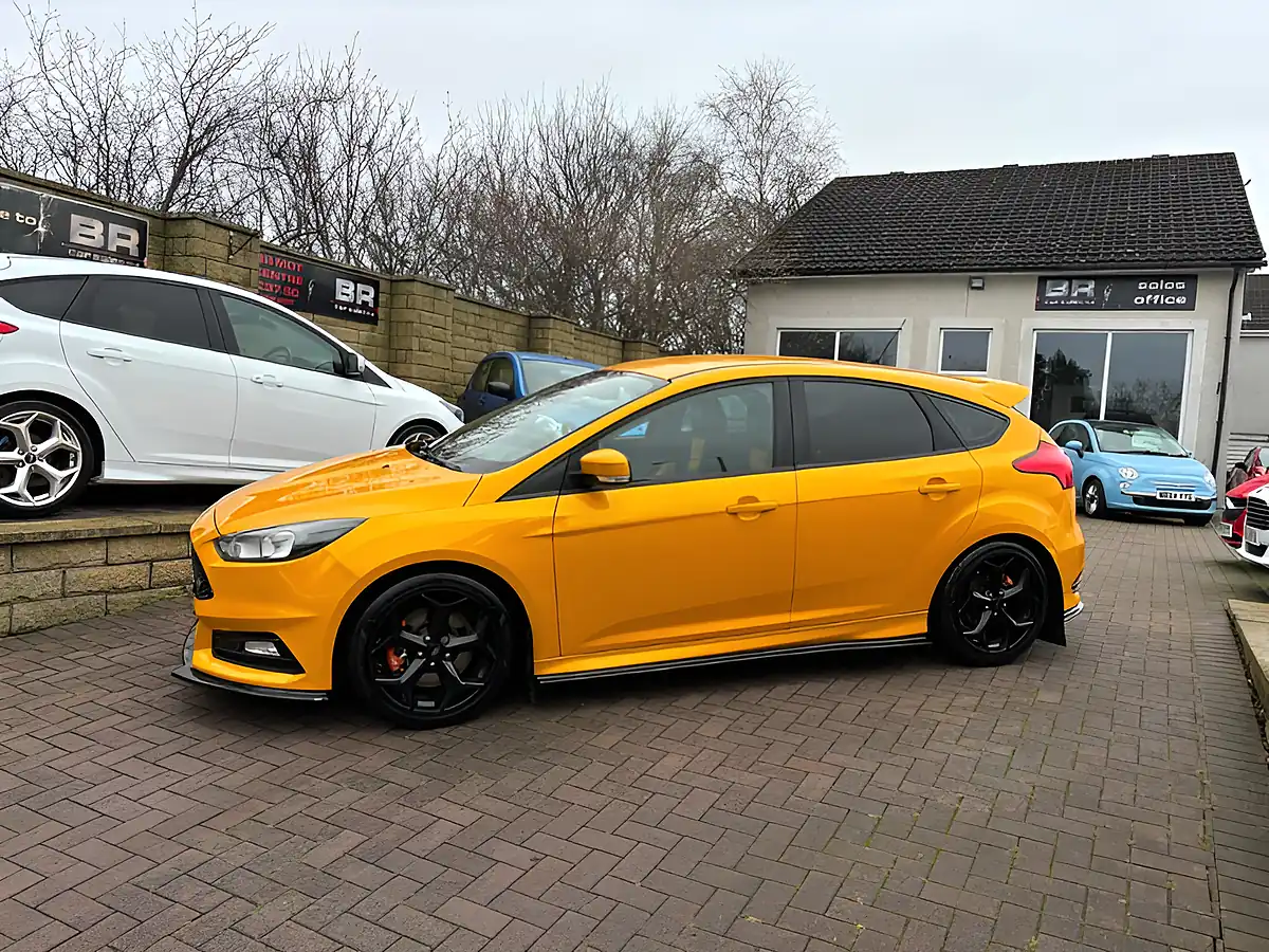 Used 2016 Ford Focus ST-2 Yellow - Interior and Exterior details 5