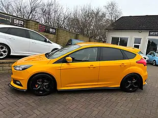 Used 2016 Ford Focus ST-2 Yellow - Interior and Exterior details 6