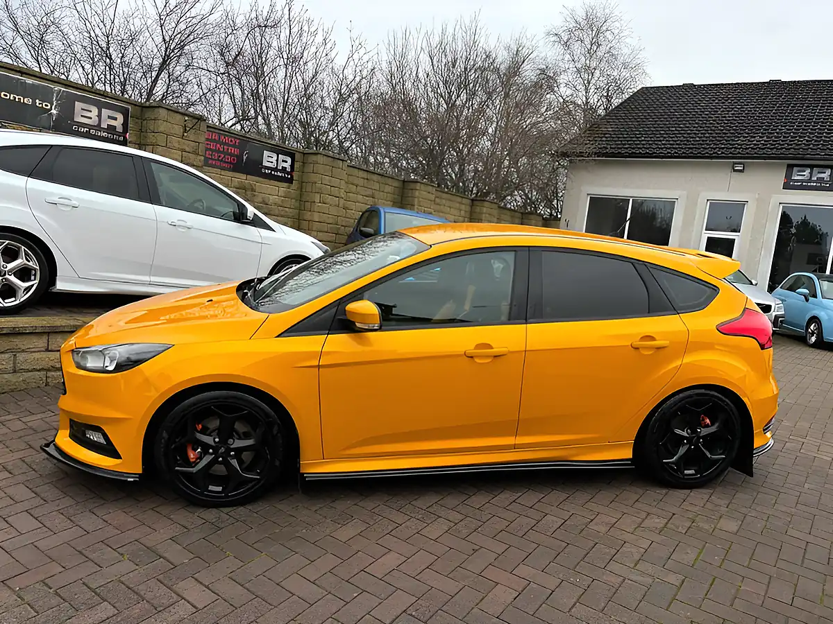 Used 2016 Ford Focus ST-2 Yellow - Interior and Exterior details 6