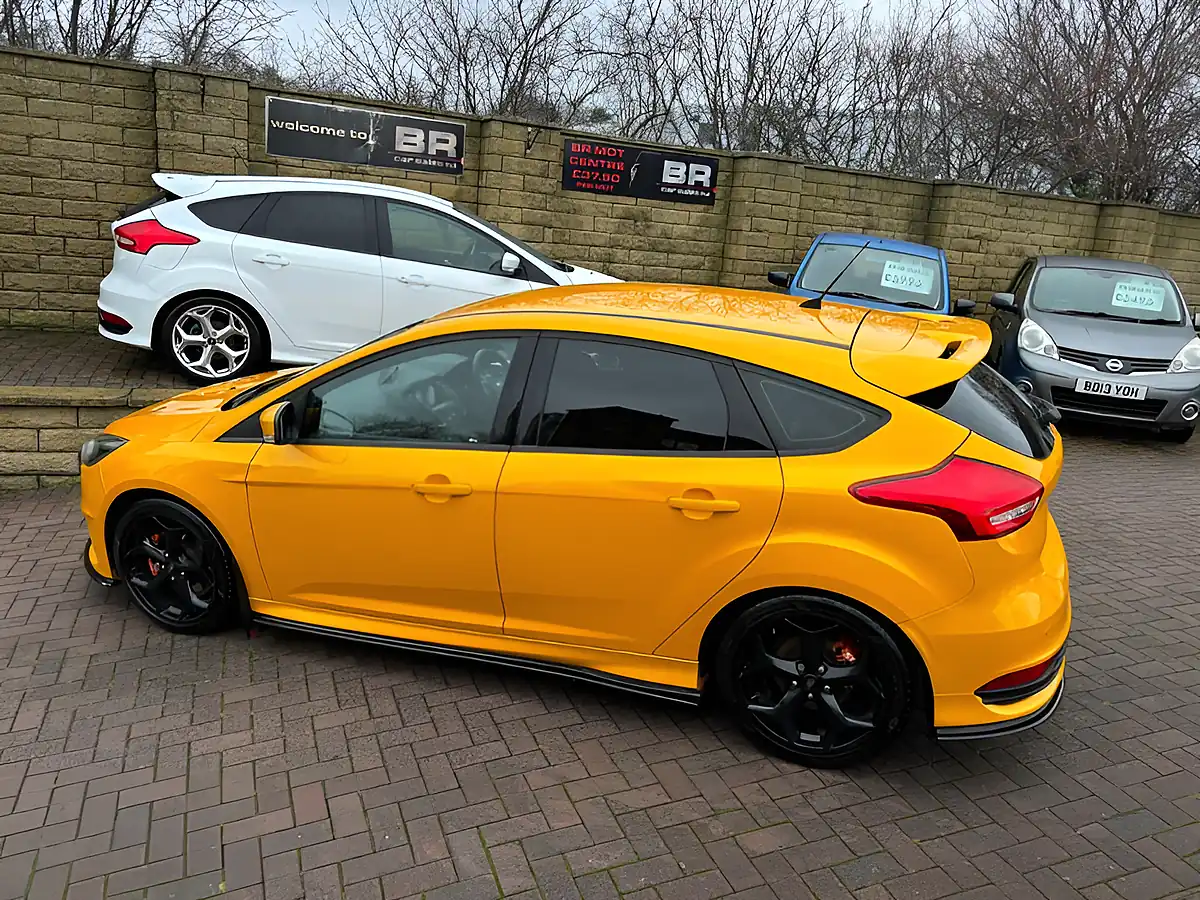 Used 2016 Ford Focus ST-2 Yellow - Interior and Exterior details 7