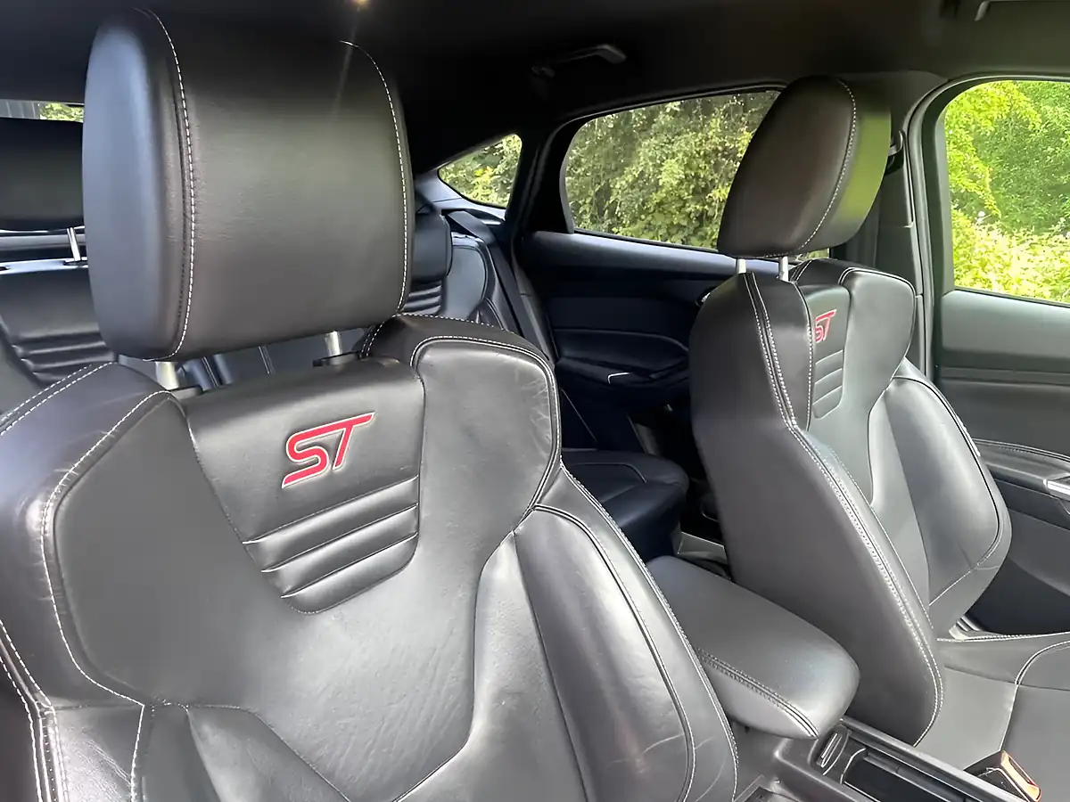Used 2016 Ford Focus ST-3 Black - Interior and Exterior details 10