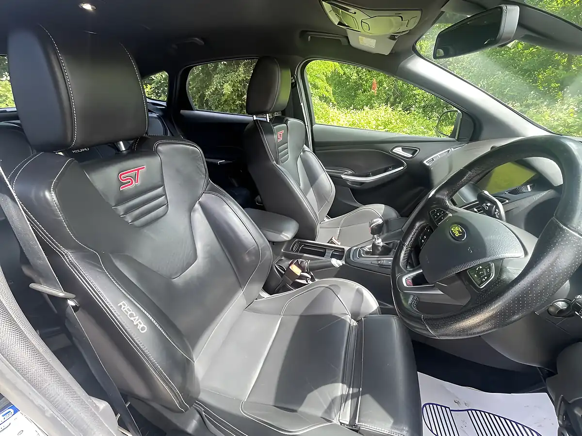 Used 2016 Ford Focus ST-3 Black - Interior and Exterior details 11