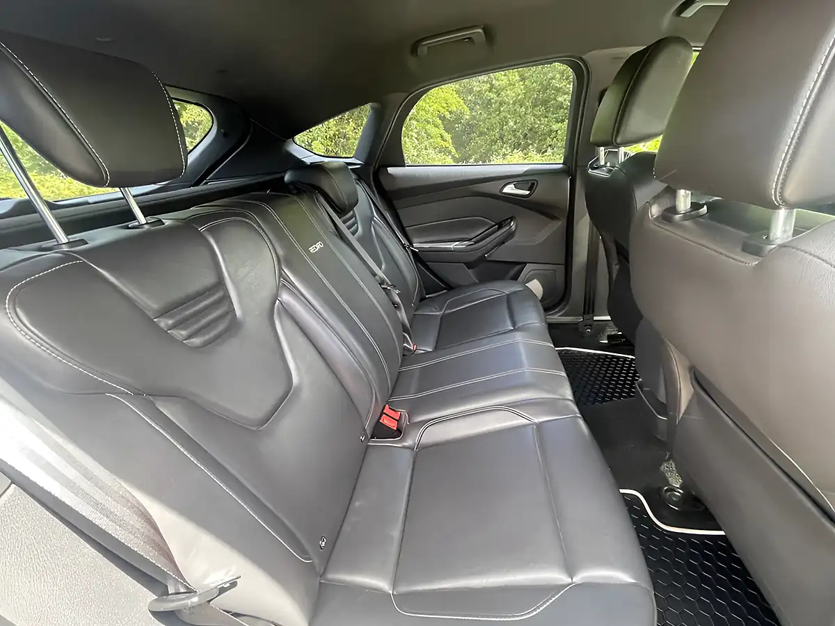 Used 2016 Ford Focus ST-3 Black - Interior and Exterior details 13
