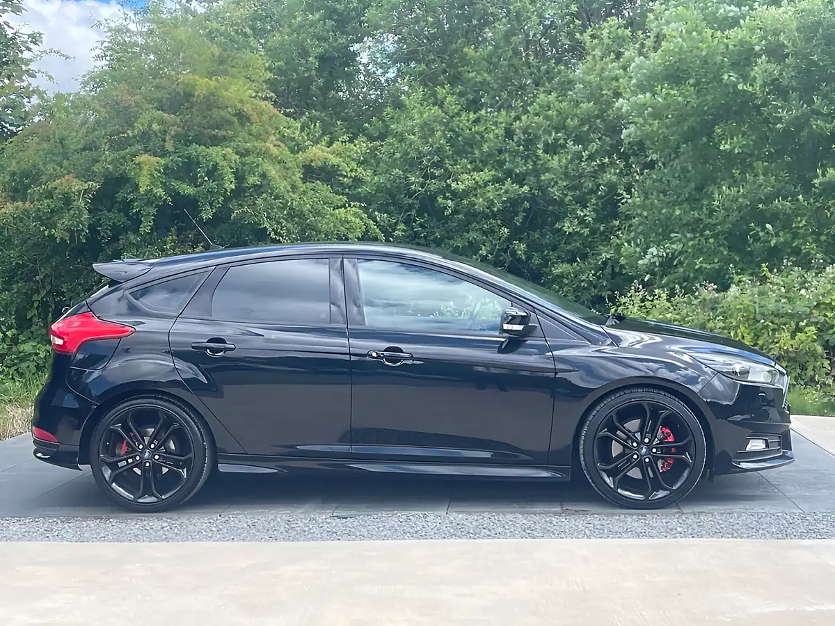 Used 2016 Ford Focus ST-3 Black - Interior and Exterior details 3