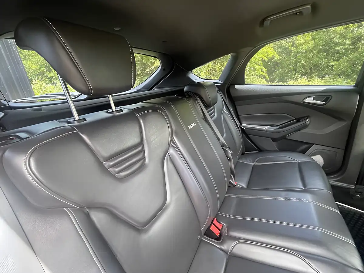 Used 2016 Ford Focus ST-3 Black - Interior and Exterior details 4