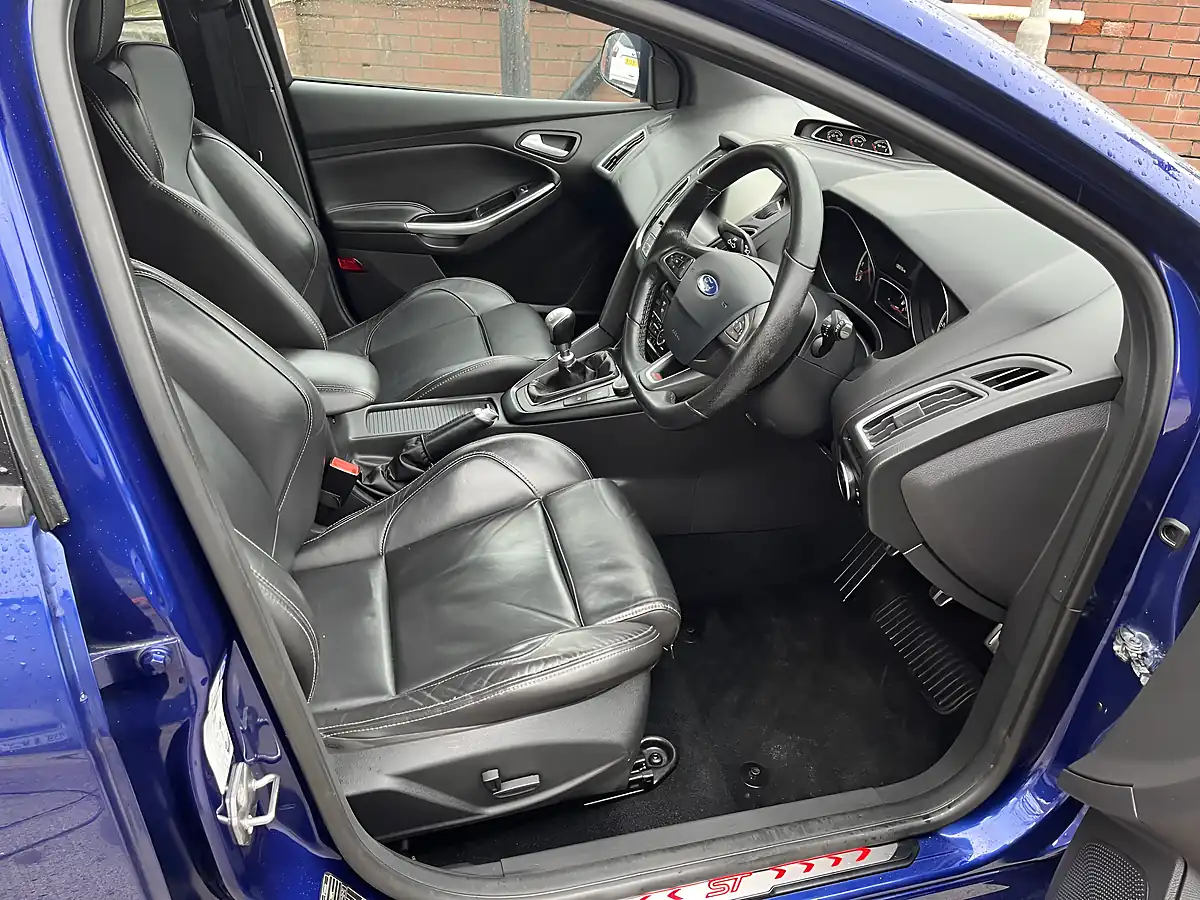 Used 2016 Ford Focus ST-3 Blue - Interior and Exterior details 11