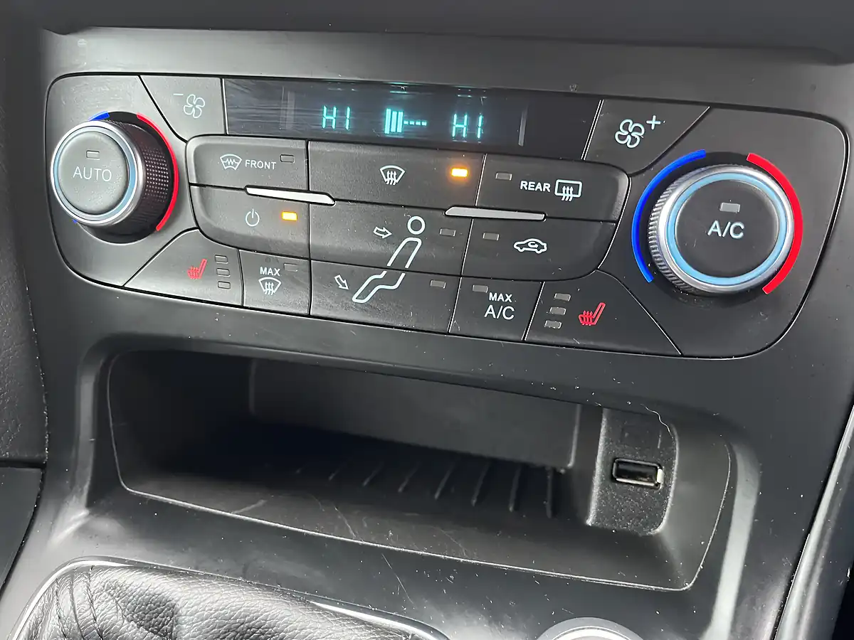 Used 2016 Ford Focus ST-3 Blue - Interior and Exterior details 16