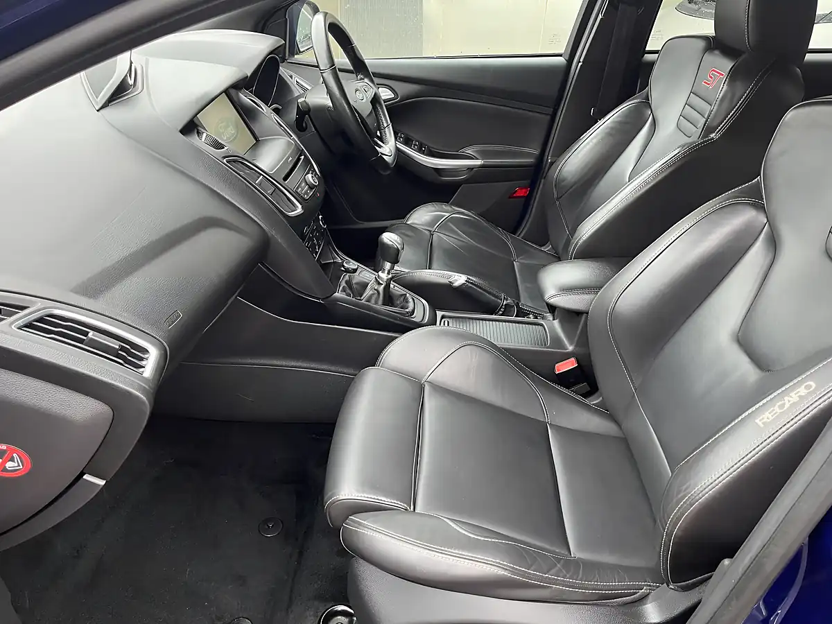 Used 2016 Ford Focus ST-3 Blue - Interior and Exterior details 8