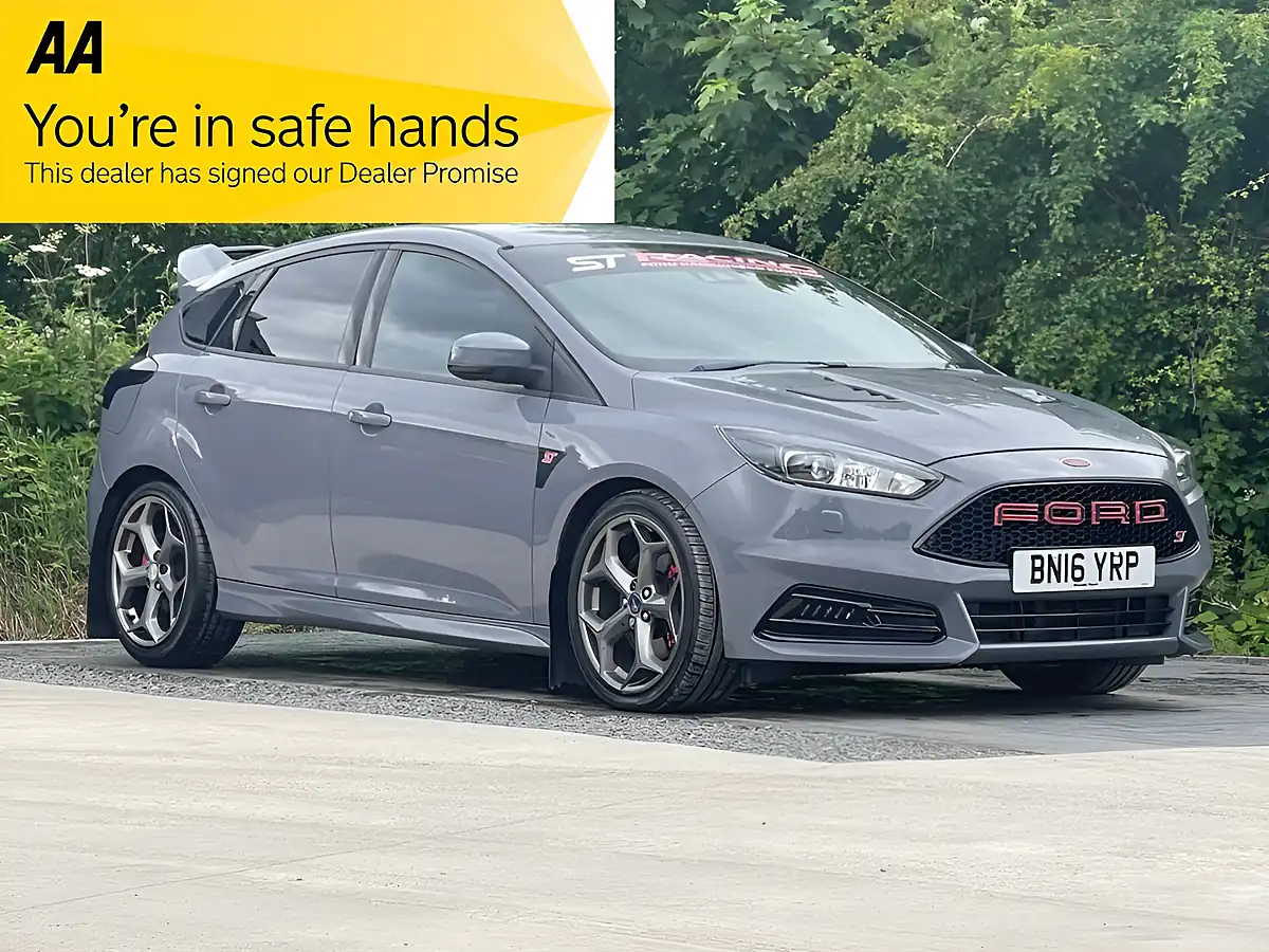 Used 2016 Ford Focus ST-3 Grey - Front View