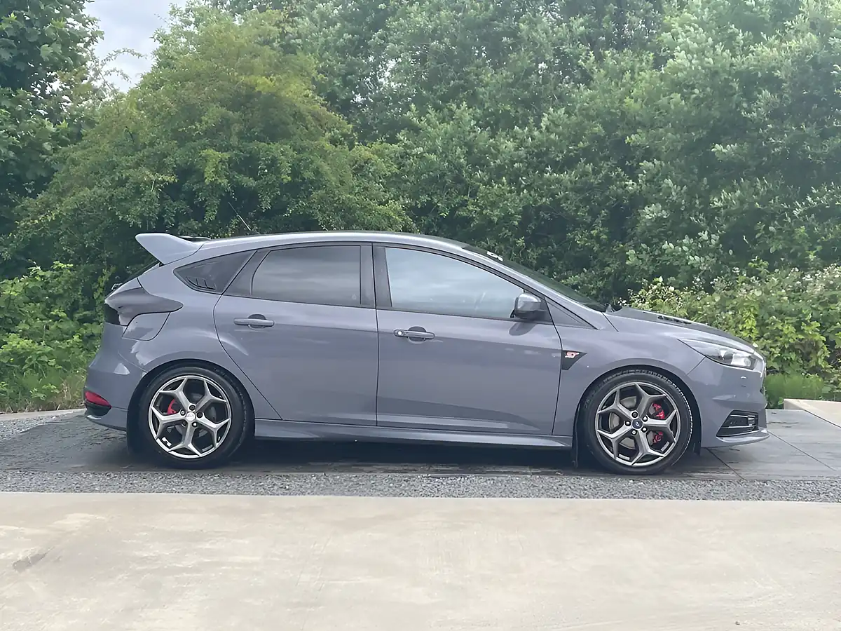 Used 2016 Ford Focus ST-3 Grey - Interior and Exterior details 3