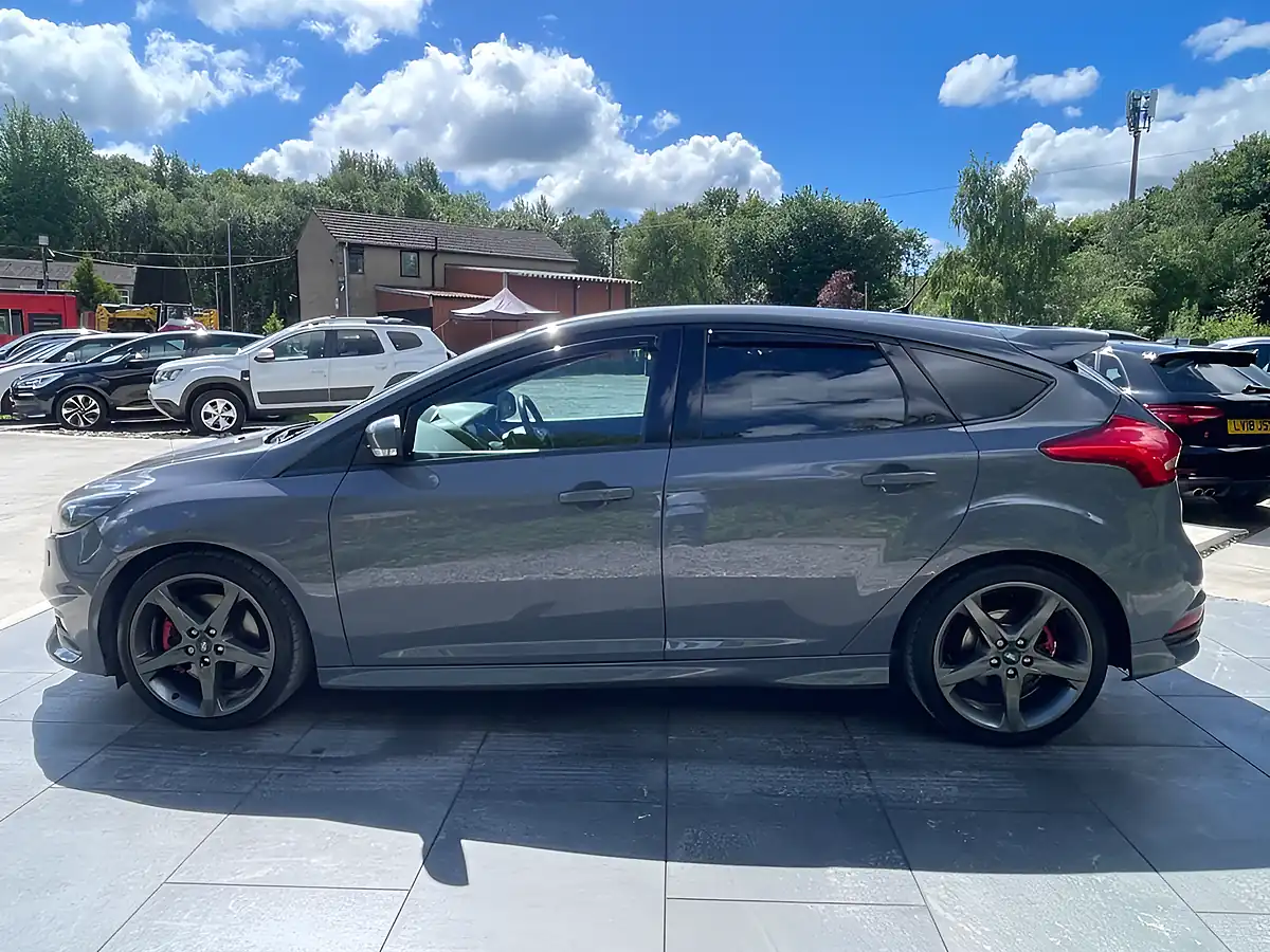 Used 2016 Ford Focus ST-3 Grey - Interior and Exterior details 3