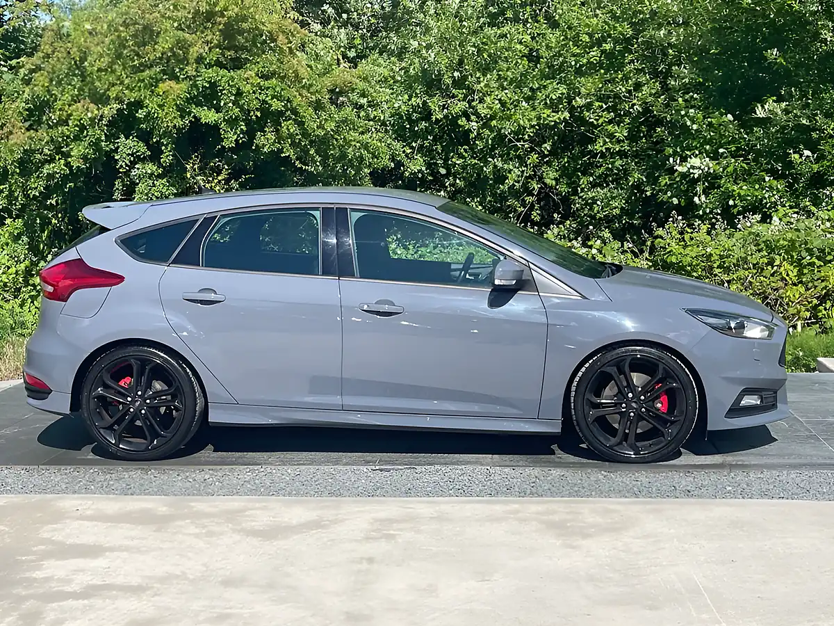 Used 2016 Ford Focus ST-3 Grey - Interior and Exterior details 2