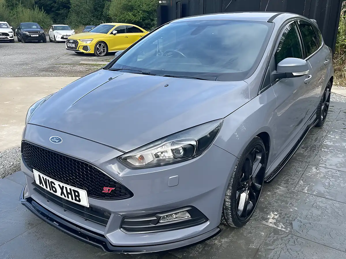 Used 2016 Ford Focus ST-3 Grey - Interior and Exterior details 17
