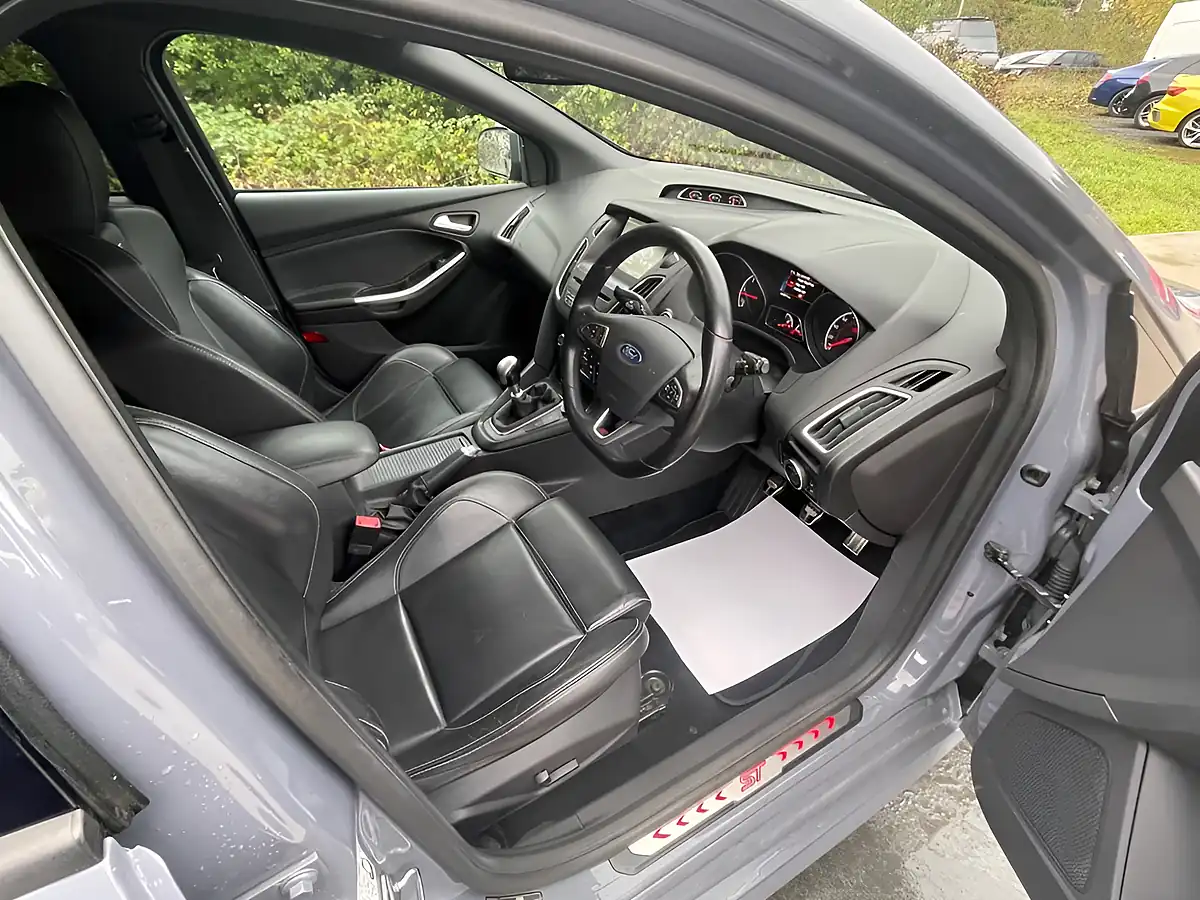 Used 2016 Ford Focus ST-3 Grey - Interior and Exterior details 7