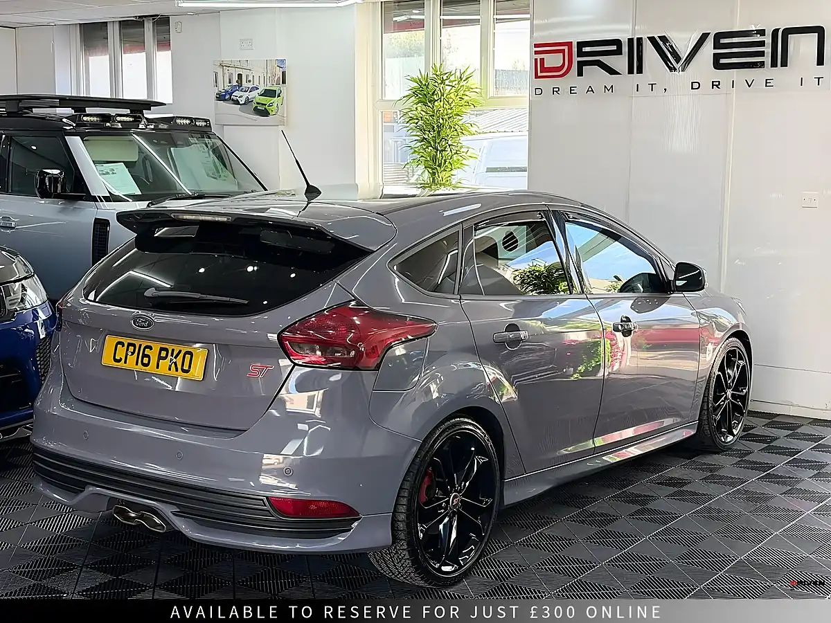Used 2016 Ford Focus ST-3 Nardo Grey - Interior and Exterior details 11