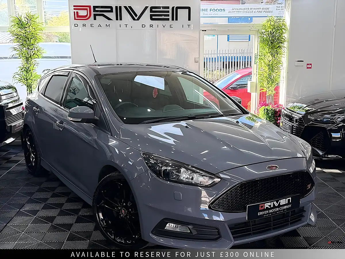 Used 2016 Ford Focus ST-3 Nardo Grey - Interior and Exterior details 9