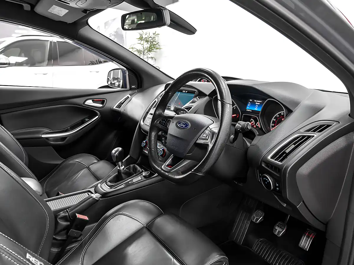 Used 2016 Ford Focus ST-3 Stealth Grey - Interior and Exterior details 12