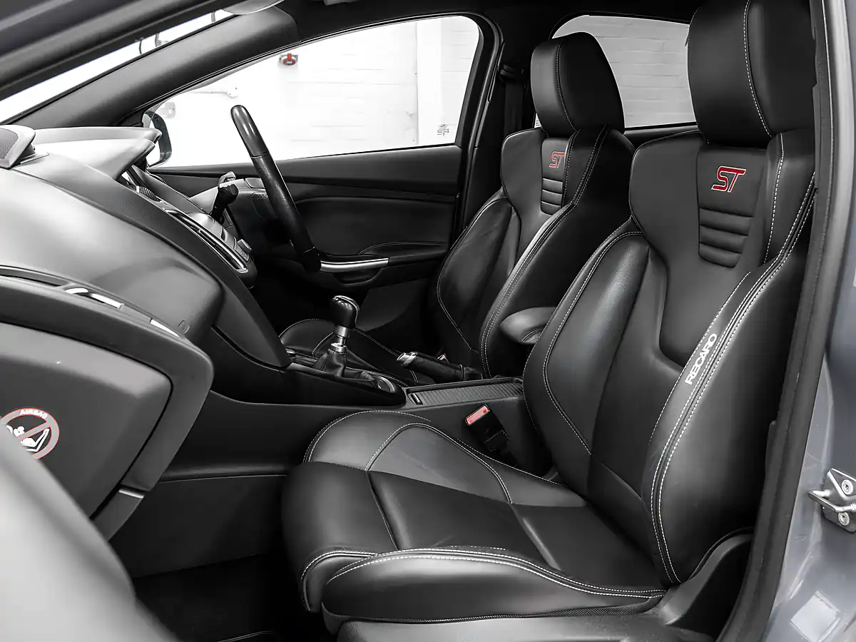 Used 2016 Ford Focus ST-3 Stealth Grey - Interior and Exterior details 13