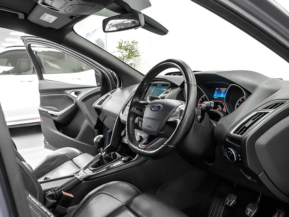 Used 2016 Ford Focus ST-3 Stealth Grey - Interior and Exterior details 15