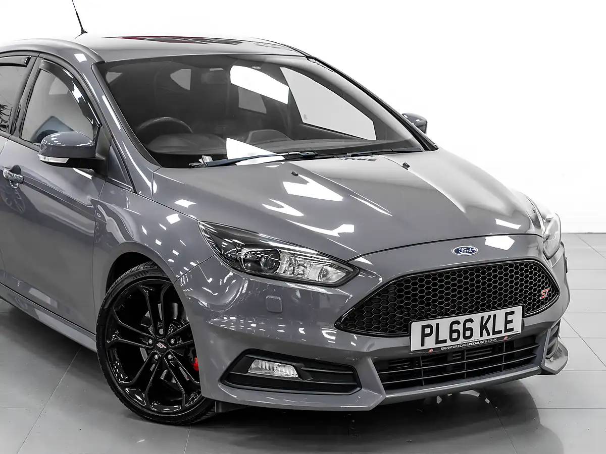 Used 2016 Ford Focus ST-3 Stealth Grey - Interior and Exterior details 9