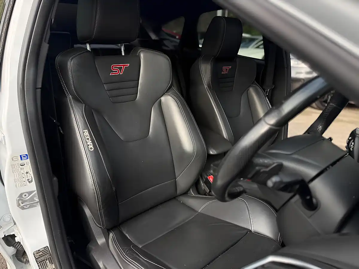 Used 2016 Ford Focus ST-3 White - Interior and Exterior details 12